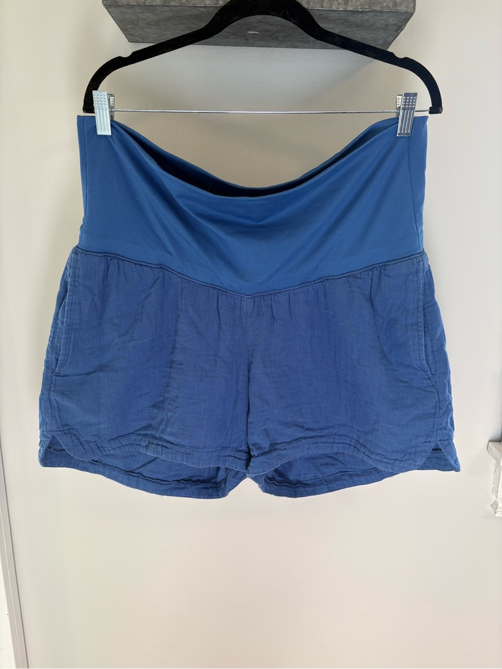 Blue Foldover-Waist Gauze Crinkle Maternity Shorts - Picture 2 of 3